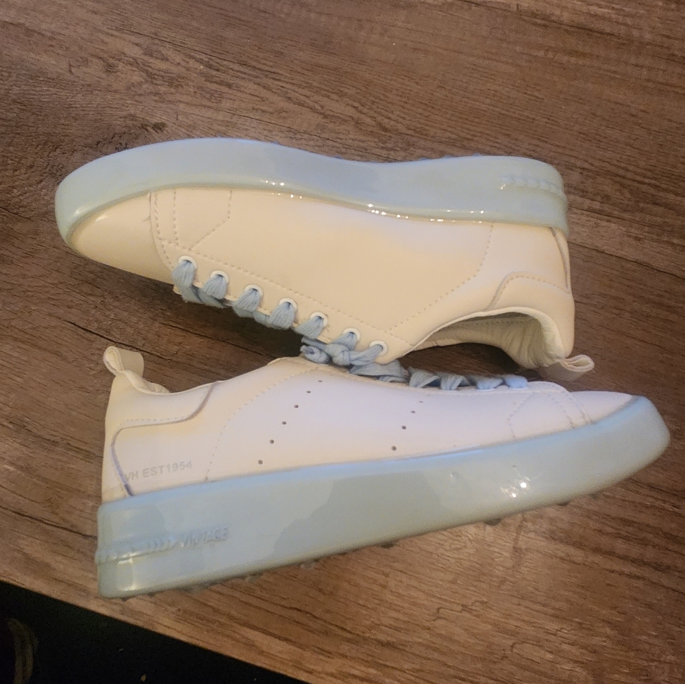 Vintage Havana Women's Sneakers - White and Light Blue